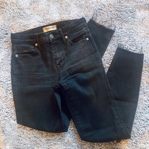 Madewell “the skinny” distressed jeans size 25